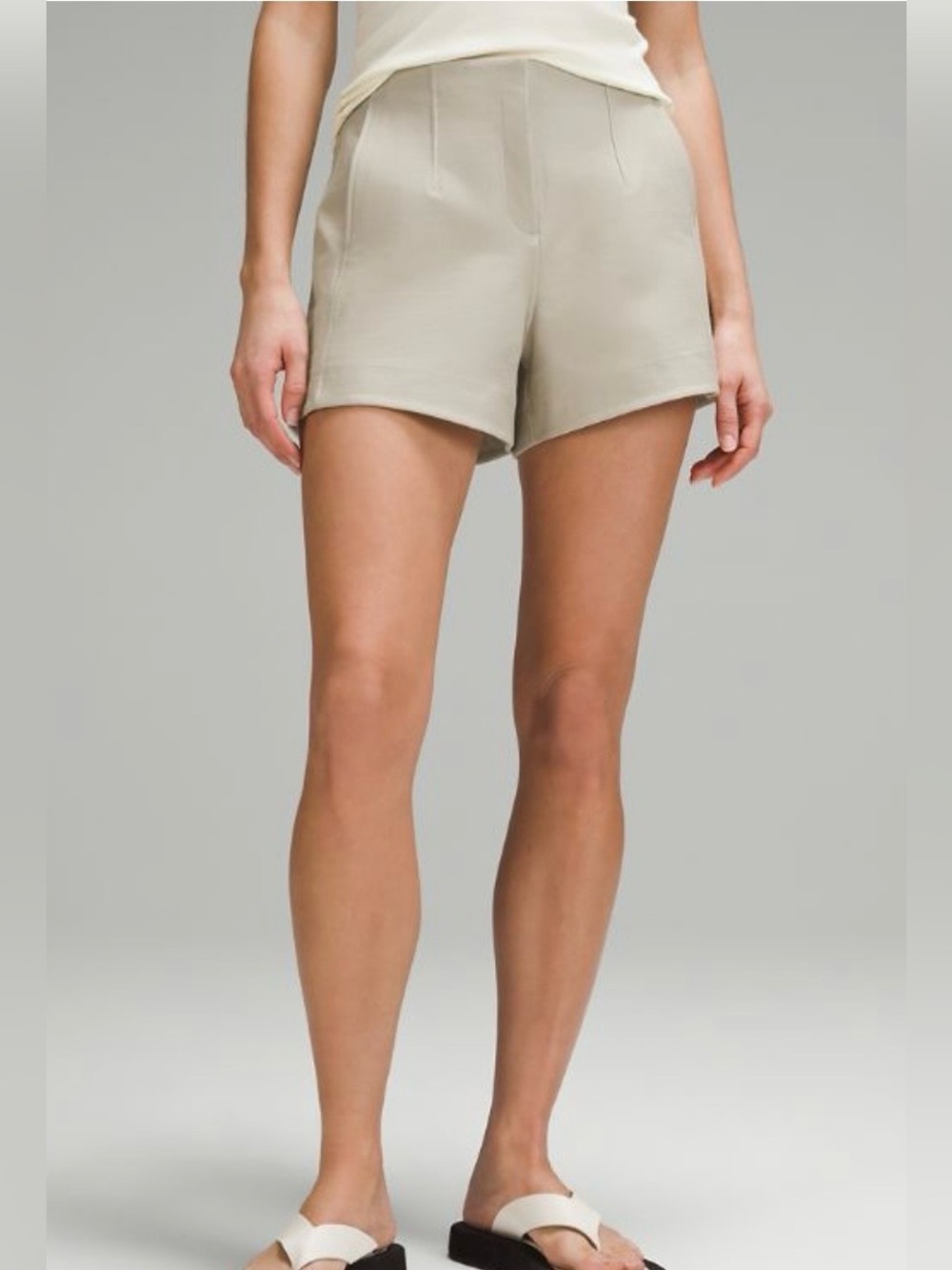 Lululemon Utilitech Relaxed-Fit High-Rise Short 3.5" Mojave Tan W7DBWS size 4